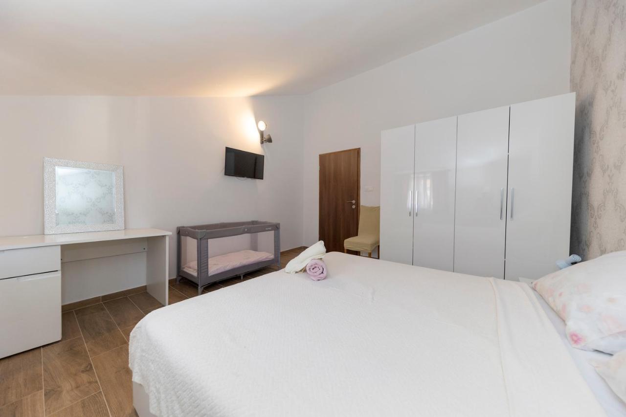 Apartman Lana Biograd na Moru Kültér fotó